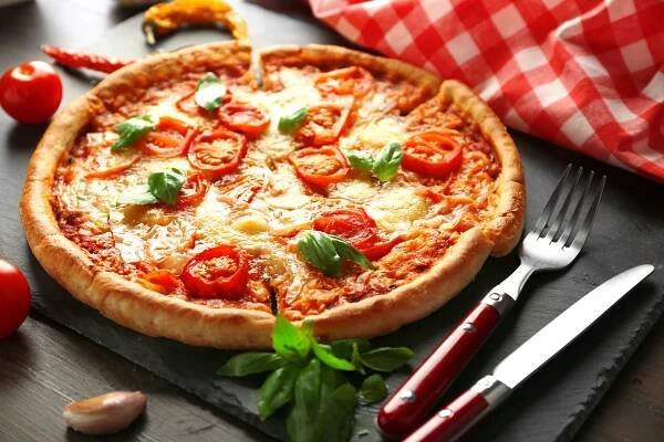Pizza s rajčaty a mozzarellou (Pizza Margarita) – COOP Club