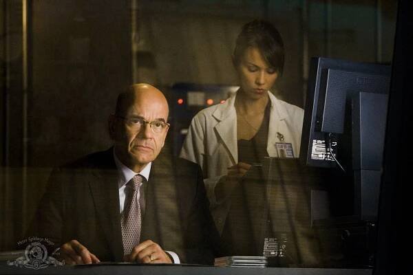 Hvězdná brána - Prototyp - Z filmu - Robert Picardo, Lexa Doig