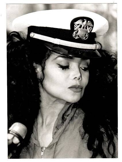La Toya Jackson - čb fotografie | Knihkupectví/Antikvariát Spálená 53