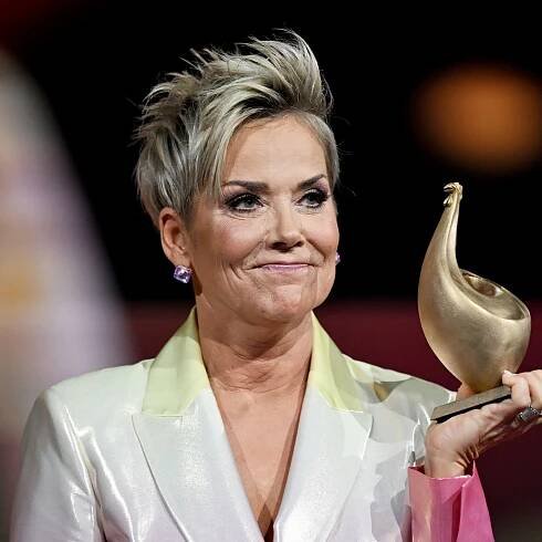 Sängerin und Moderatorin Inka Bause wird beim Medienpreis Goldene Henne in der Kategorie Entertainment ausgezeichnet. Mit einer Fernsehgala in Leipzig wird der Publikumspreis zum 30. Mal vergeben.