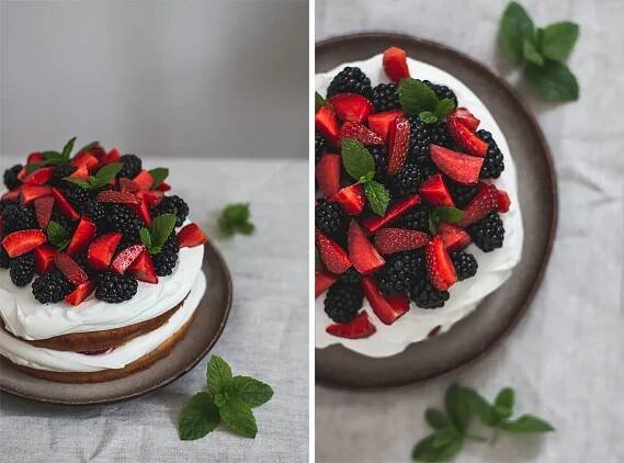 Kardamomový naked cake s tvarohovým krémem a letním ovocem - snadnevareni