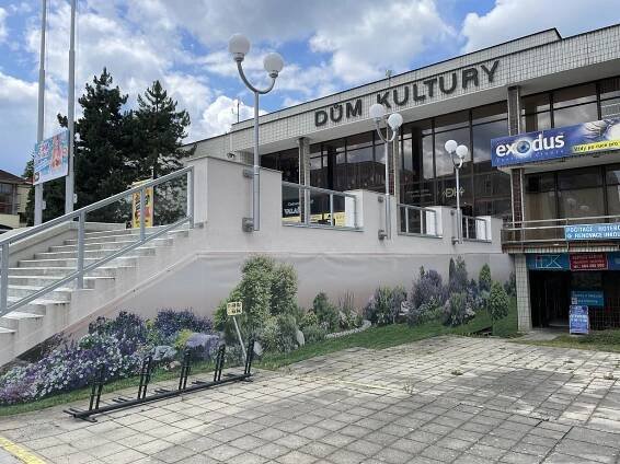 VIDEO: Kulturák ve Vsetíně rozkvetl. Díky fotoplachtě. Líbí se vám?