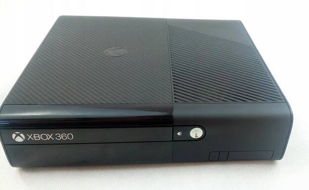 KONZOLE XBOX 360 E 250GB ORIGINÁLNÍ PAD HERNÍ SADA MEGA SADA PRO START Hloubka výrobku 19 cm