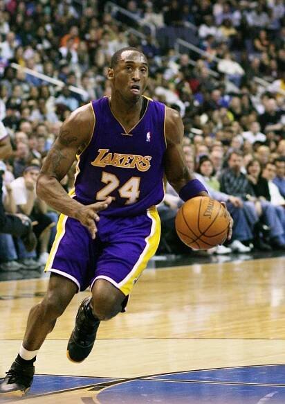 Soubor:Kobe Bryant Drives2.jpg – Wikipedie