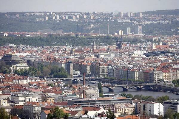 OBRAZEM: Prohlédněte si Prahu z vodárenské věže architekta Hubáčka