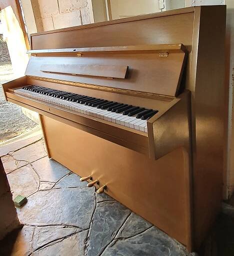 Otto Bach Upright Piano (116)