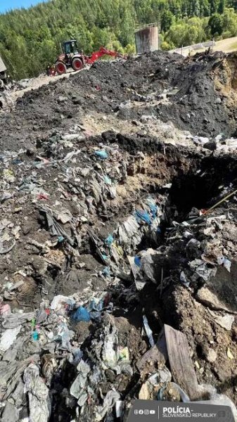Rozsiahla razia enviropolície na Spiši. V bývalých banských závodoch odhalili NELEGÁLNU skládku odpadu | iStream.sk 