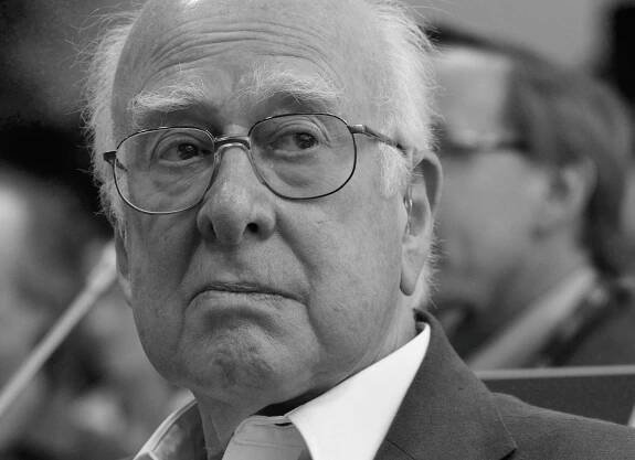 Zemřel britský vědec a nositel Nobelovy ceny za fyziku Peter Higgs. Bylo mu 94 let