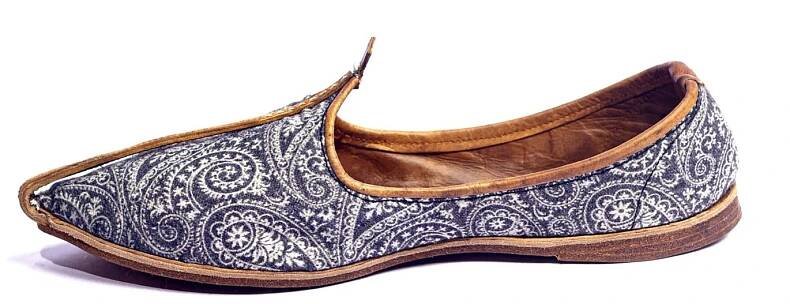 Black & White Paisley Leisure