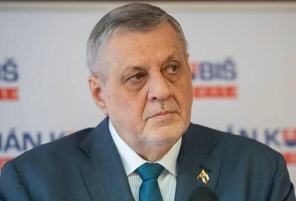 Ján Kubiš vyjadril v druhom kole podporu Petrovi Pellegrinimu