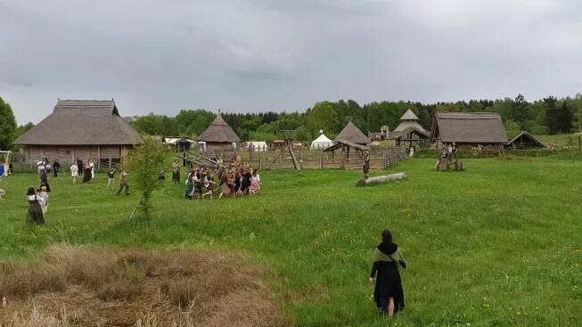 Země Keltů v Nasavrkách: Keltský skanzen a oppidum je místo, kde se návštěvníci fakt nenudí