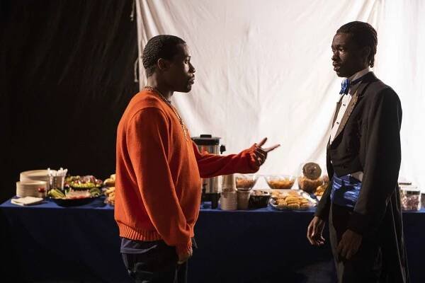 Wu-Tang: Americká sága - Hudební vydavatelství - Z filmu - Siddiq Saunderson, Ashton Sanders