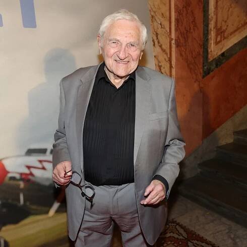 Premiéra filmu Úsvit: Polonahá Křenková, Piškula na ježka, Mádl s knírem, škobrtnutí Issové a rozdováděný...