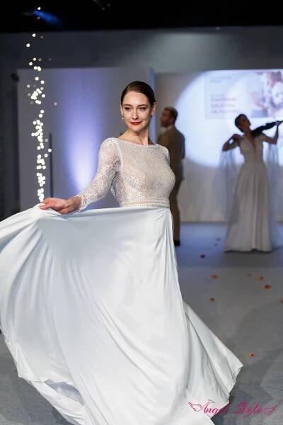 Svatební veletrh v OC FUTURUM Brno jsme si po covidové pauze jeli opravdu užít! www.angelstyle.cz módní přehlídka