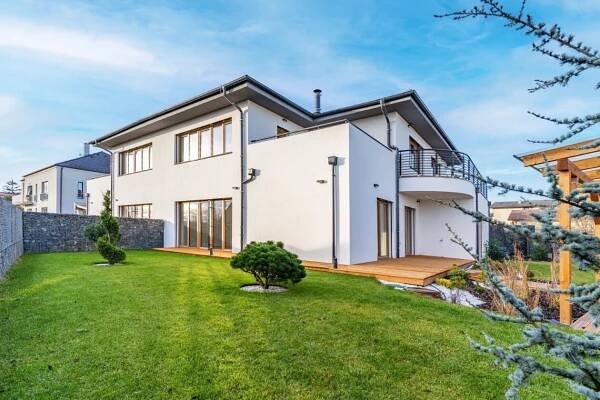 Prodej exkluzivního rodinného domu 5+kk, Praha, Slivenec