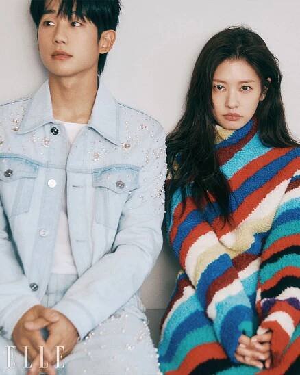 Jung Hae In a Jung So Min považují seriál Love Next Door za hřejivý a povzbuzující. Dle jejich slov z něj diváci mohou načerpat