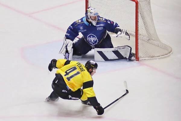 Brízgala dovedl čistým kontem Rytíře za nadějí, Drastil Kladnu tleskal na kostce