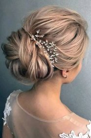 Svadobný účes 2018 s hrebienkom #beautifulweddinghairstyles Bride Bridal, Romantic Hairstyles