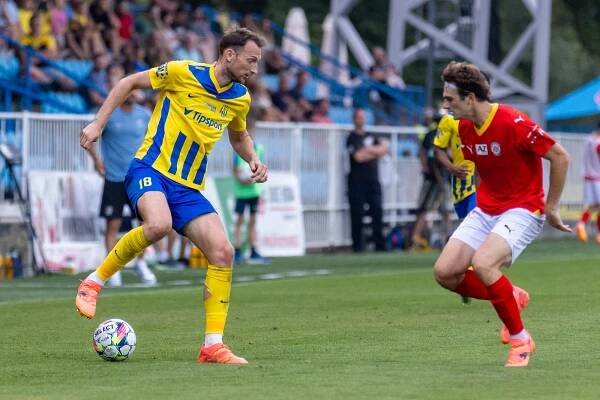 Kozák vystřelil Opavě čtvrtou výhru v řadě. O penaltu si střihl s Blechou