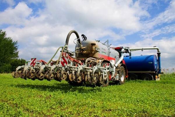 Holmer Terra Variant je uzpůsoben pro rychlou a kvalitní aplikaci tekutých hnojiv | Agroportal24h.cz