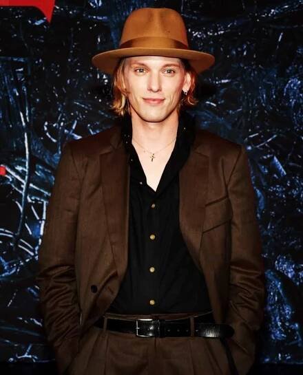 Jamie Campbell Bower Net Worth, Age, Family, Girlfriend, Biography, and More