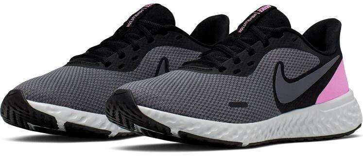 Nike REVOLUTION 5