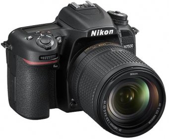 NIKON D7500 + 18-140 mm VR