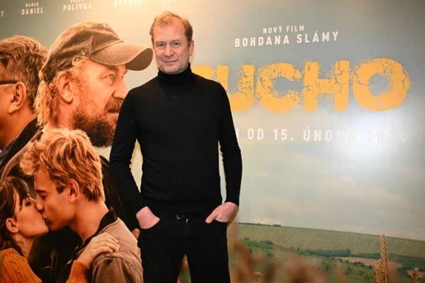 FOTO: Herec Martin Pechlát na premiéře filmu Sucho. – stránka 6