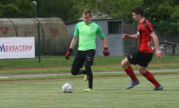 Fotbalisté Otrokovic (v bílých dresech) se v rámci přípravy utkali s divizním Hodonínem.