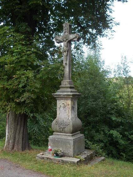 Soubor:Dolni Lanov kriz 1.jpg – Wikipedie