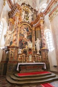 OBRAZEM: Přeštický kostel už je po rekonstrukci, první mši sloužil biskup