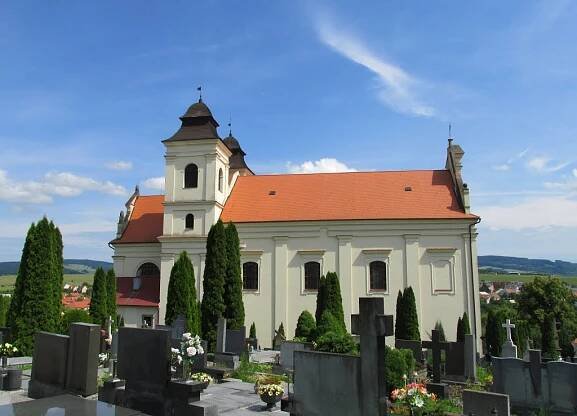 Bojkovice, hřbitov a kostel sv. Vavřince