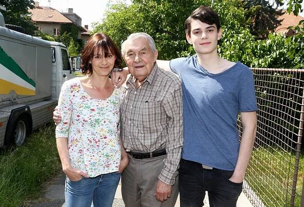 Využil svůj éterický vzhled. Syna slavných rodičů v masce elfa nejspíš nepoznáte