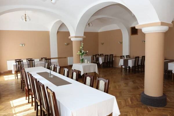 Nový nájemce otevřel po rekonstrukci Restauraci Radnice - Městys Mlázovice