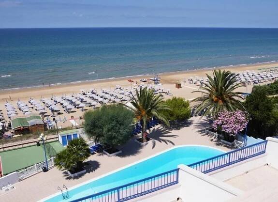 Hotel Baia Santa Barbara, Itálie Apulská oblast (Puglia) - 11 133 Kč Invia