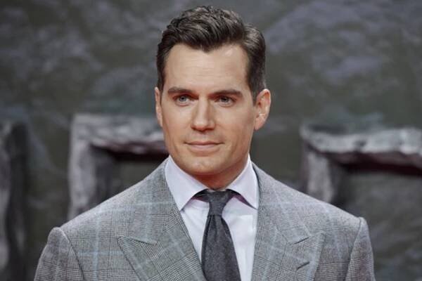 Změna je život? Henry Cavill končí v roli zaklínače, nahradí ho Liam Hemsworth