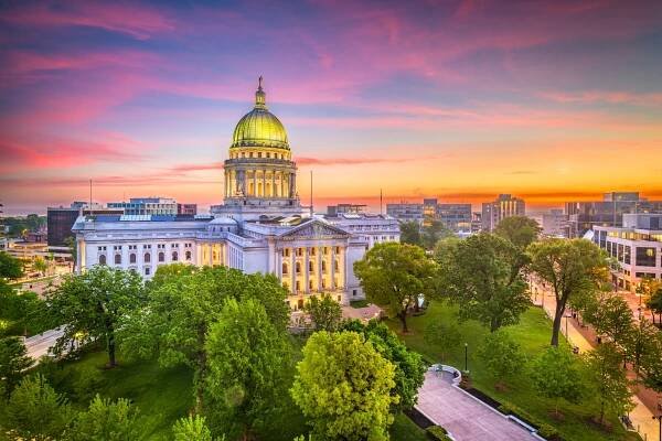 Madison, Wisconsin, USA Státní hlavní město za soumraku. — Stock obrázek