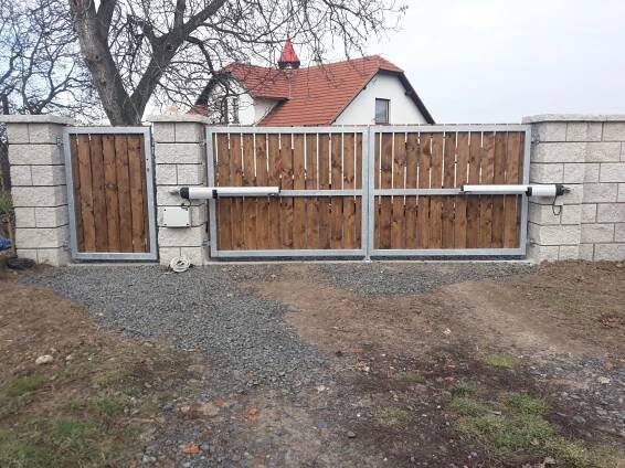 Vjezdová křídlová brána a branka - RP systémy