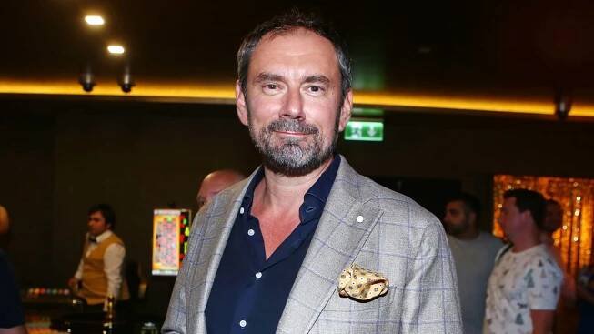 Kuchař Emanuele Ridi se podruhé oženil. Krásnou Saru si vzal na pláži v rodné Itálii