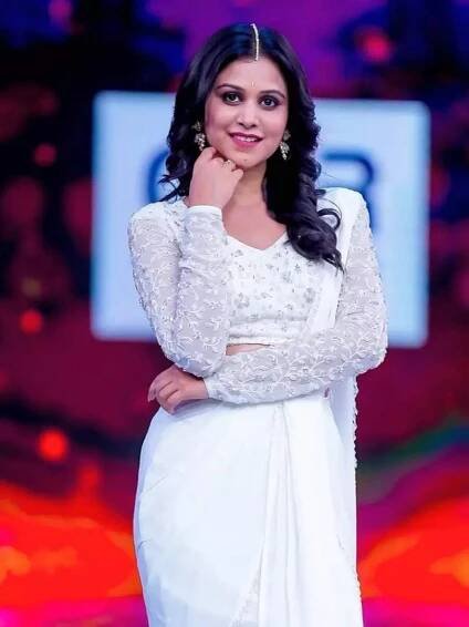 Bigg Boss Telugu fame Yashmi Gowda's beautiful looks