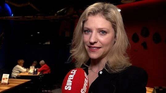 Stále krásná jako v Báječných letech pod psa: Jitka Ježková se líbala se sexy slovenským hercem - Super.cz