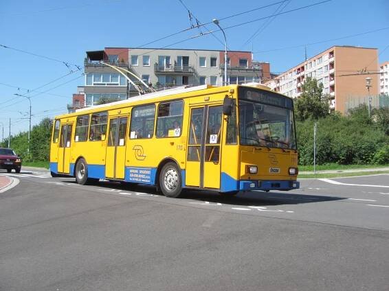 o-kvetnovych-svatcich-budou-po-zline-a-otrokovicich-jezdit-historicke-trolejbusy-a-autobusy - ZLIN.CZ