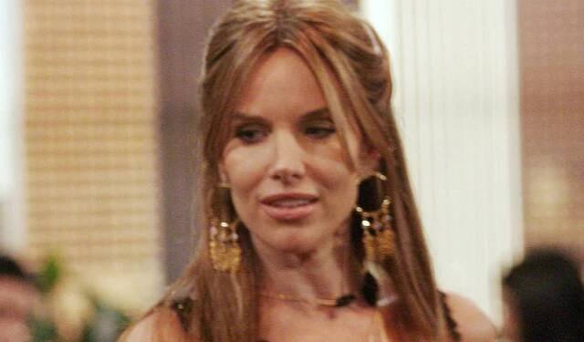 Sarah Buxton, Ronn Moss "The Bold and the Beautiful" Set CBS Television City 2/8/05 �Brian Lowe/jpistudios.com 310-657-9661 Episode# 4505