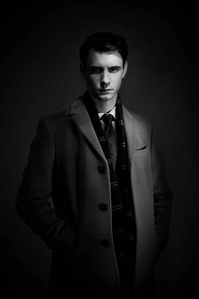 Dva světy - Série 1 - Promo - Harry Lloyd