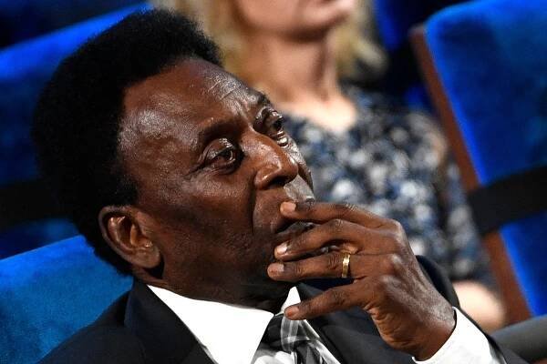 Pelé zkolaboval! Fotbalový svět má strach o brazilskou legendu