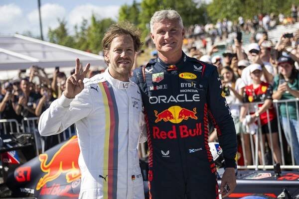 Stylový návrat Formule 1 na ikonickou Severní smyčku Nürburgringu. Do monopostu se posadil Sebastian Vettel nebo syn Nikiho Laudy