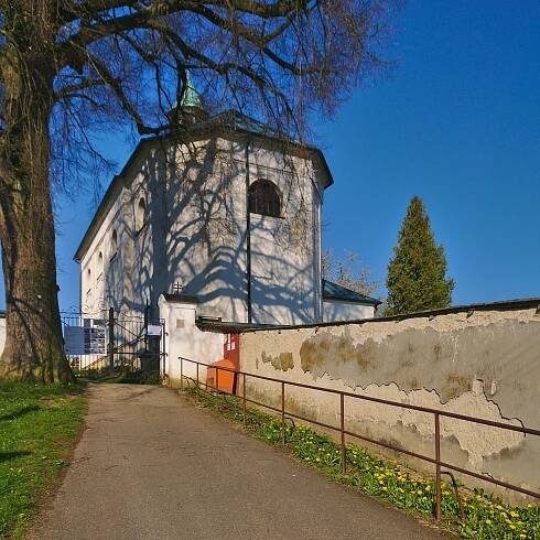 Soubor:Kostel svatého Mikuláše, Olešnice, okres Blansko.jpg – Wikipedie
