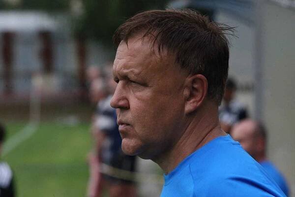 Fotbalisté Kvítkovic (modrobílé dresy) v páteční předehrávce 6. kola MSFL doma přetlačili Hodonín 1:0.