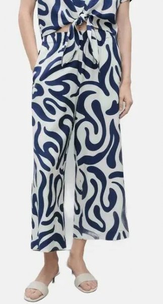 Zkrácená délka není v případě Corfu pants nijak na škodu. Jsou přece hitem léta!