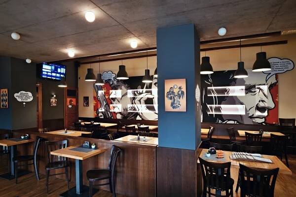 Zasytí a uhasí žízeň: pečená vepřová žebra, kuřecí křídla nebo burger a točená plzeň pro 1 i 2 osoby
